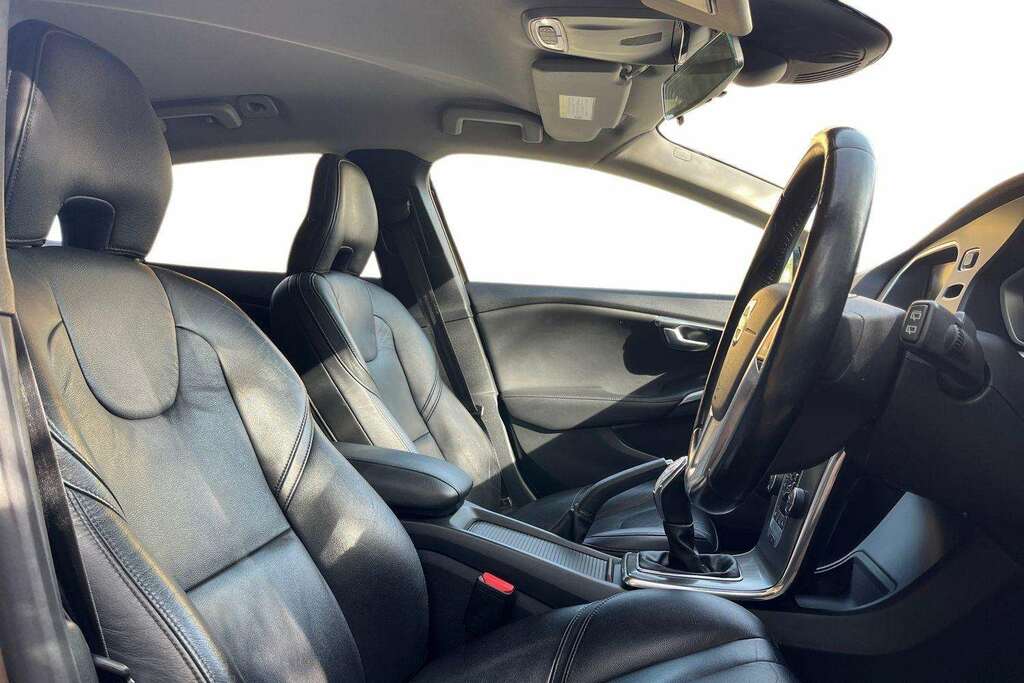 Volvo V40 D2 Se Lux Nav Black #3
