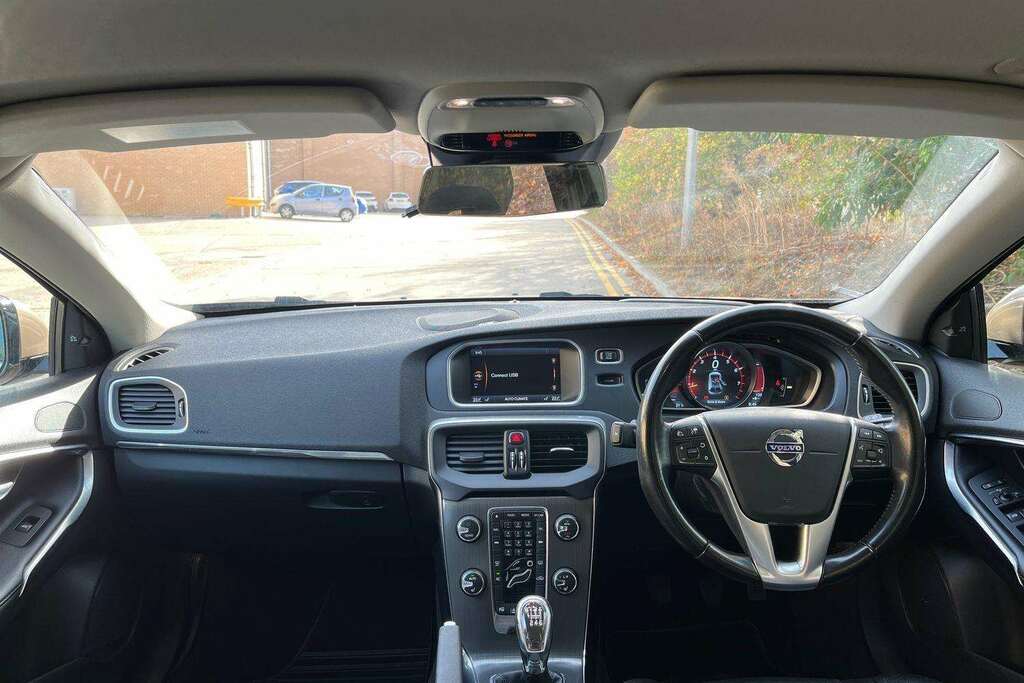 Volvo V40 D2 Se Lux Nav Black #16