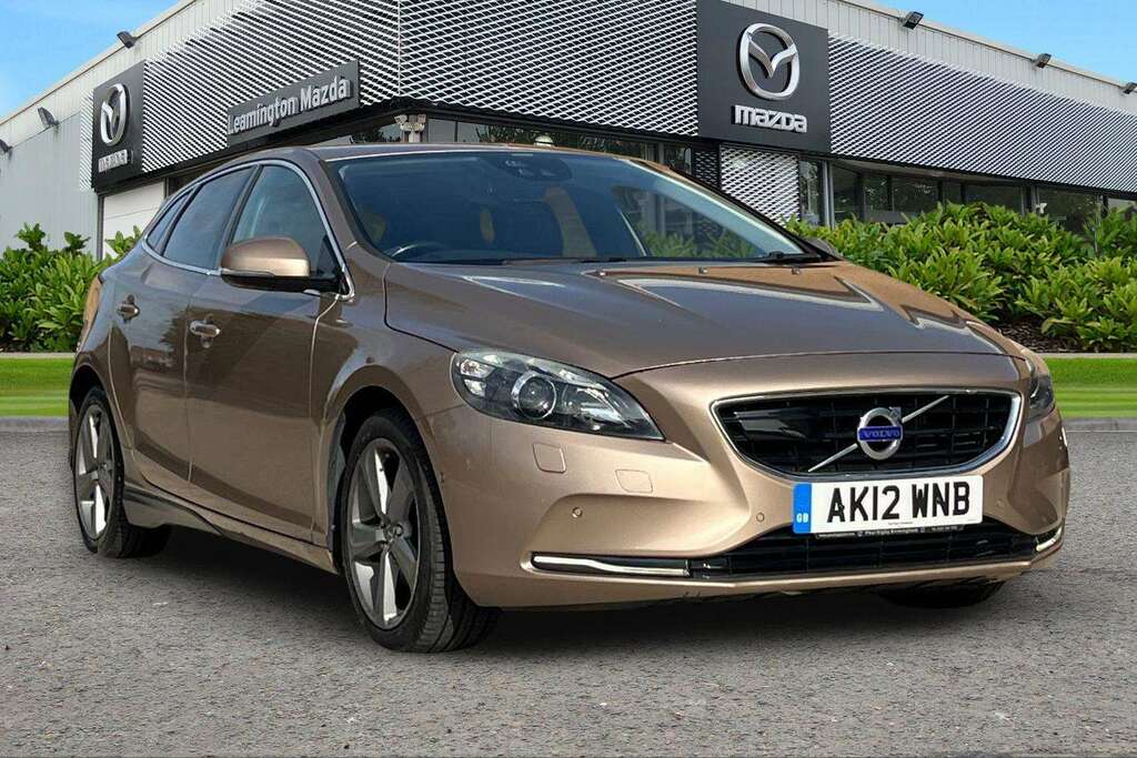 Volvo V40 D2 Se Lux Nav Black #1