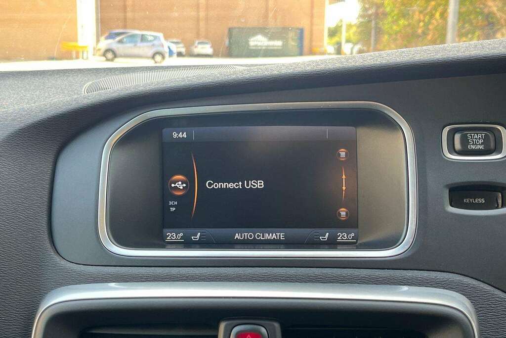 Volvo V40 D2 Se Lux Nav Black #9