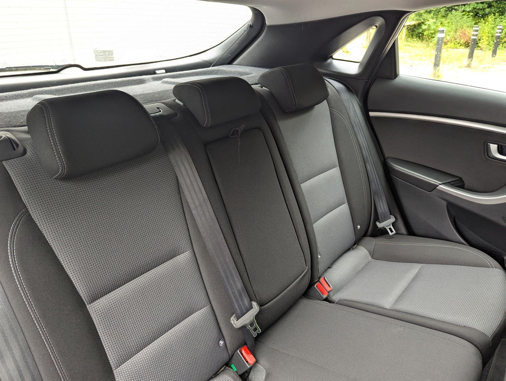 Hyundai I30 Hatchback White #9