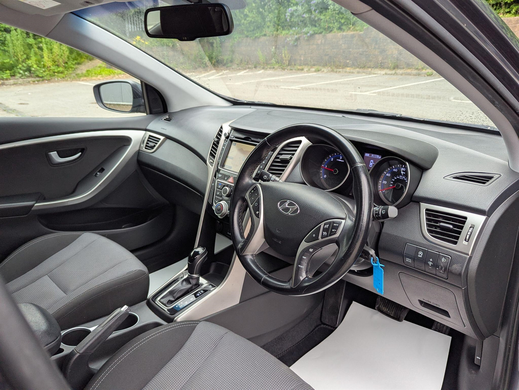 Hyundai I30 Hatchback White #8