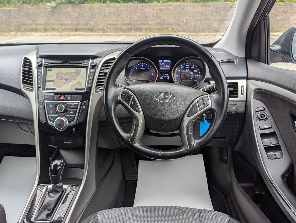 Hyundai I30 Hatchback White #11