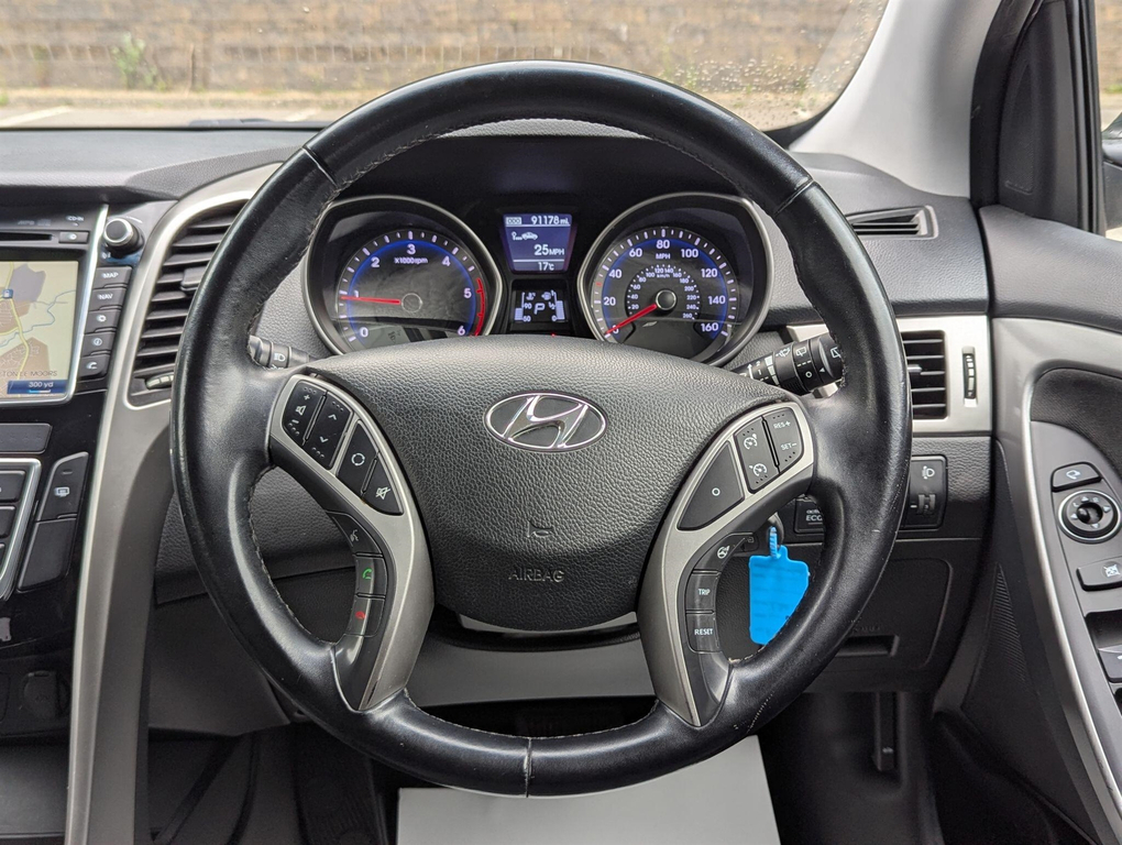 Hyundai I30 Hatchback White #14