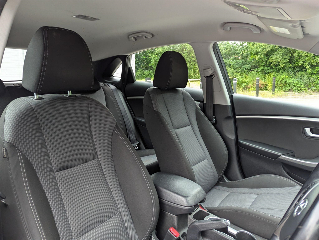Hyundai I30 Hatchback White #7