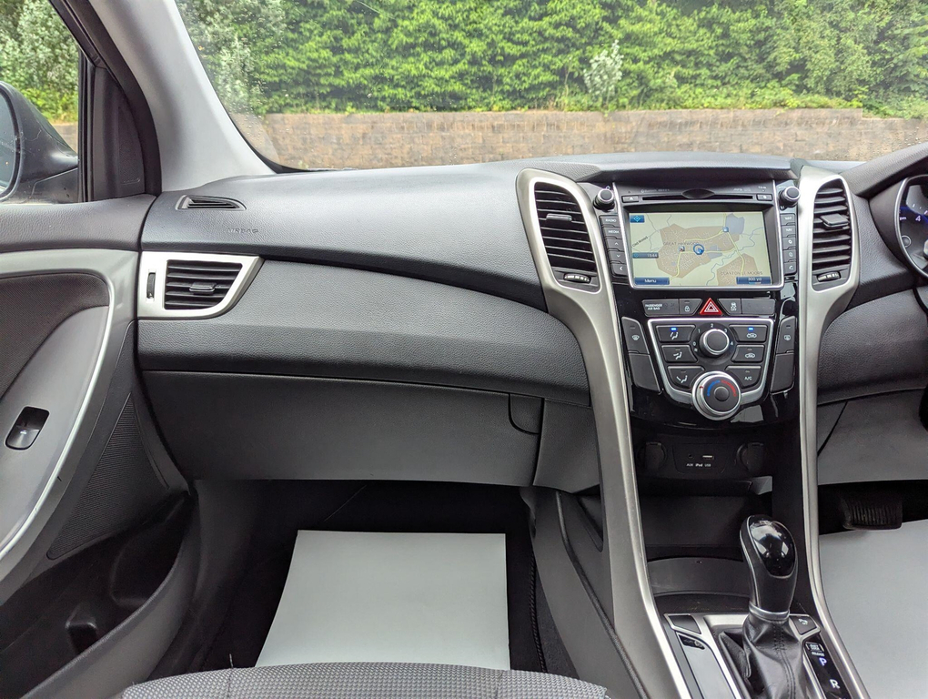 Hyundai I30 Hatchback White #16