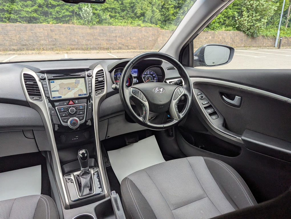 Hyundai I30 Hatchback White #15