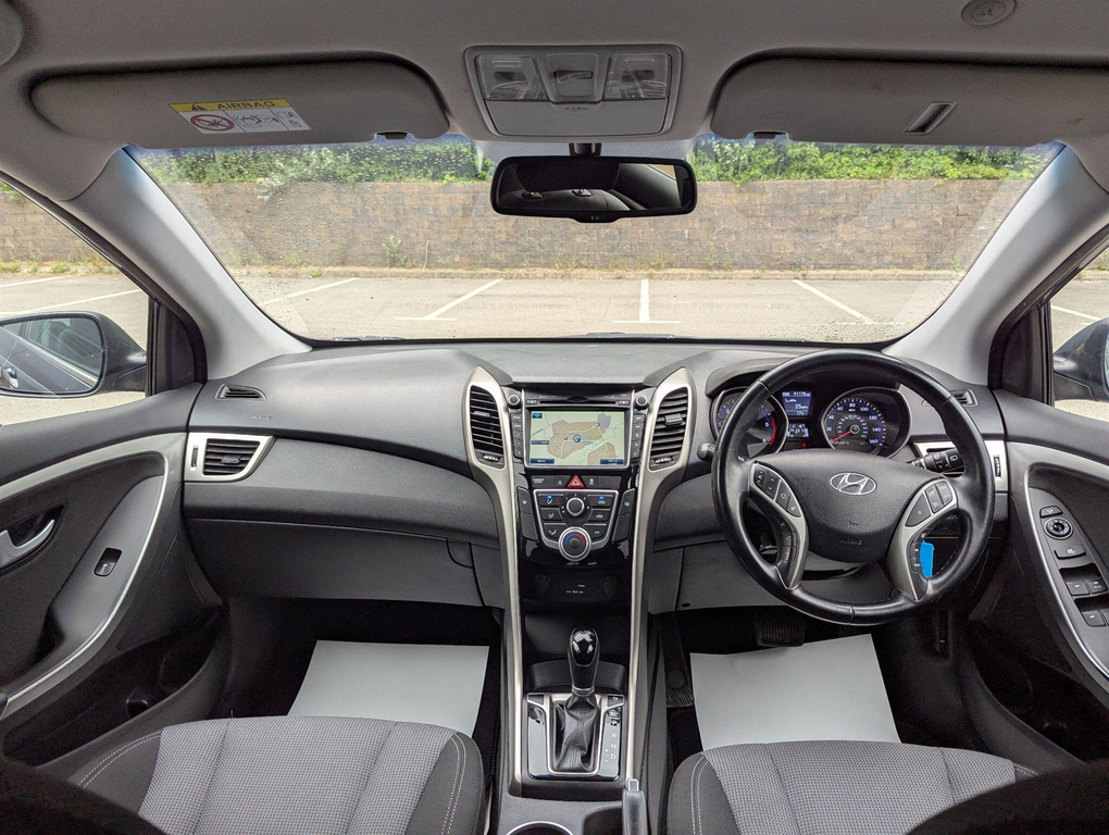 Hyundai I30 Hatchback White #22