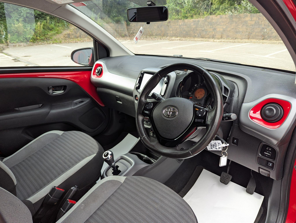 Toyota Aygo 1.0 Vvt-i X-trend Funroof X-shift Euro 6 Red #5