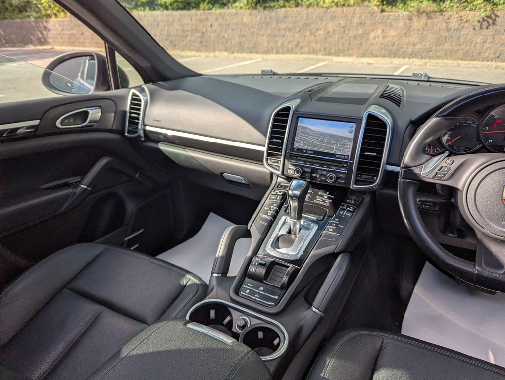 Porsche Cayenne 3.0 D V6 Tiptronic 245 Bhp Black #37
