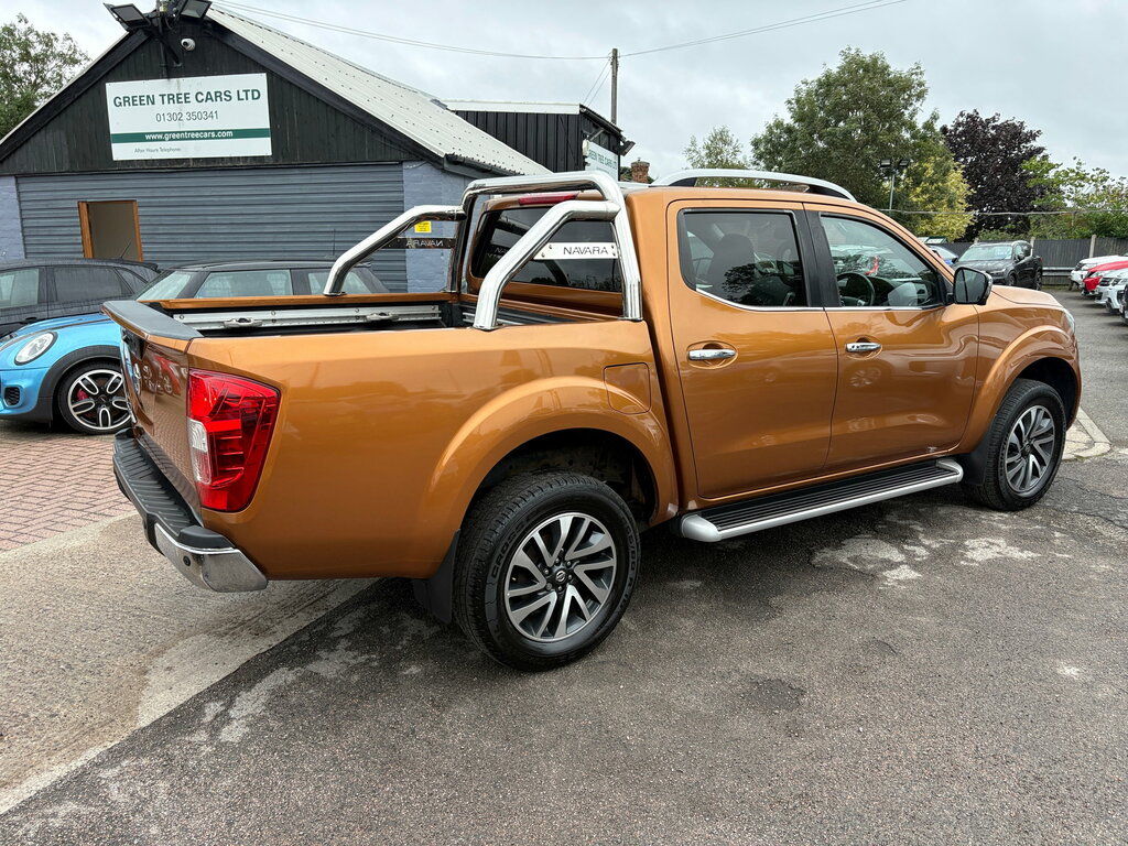 Nissan Navara 2.3 Dci Tekna Pickup Double Cab 4W Yellow #3