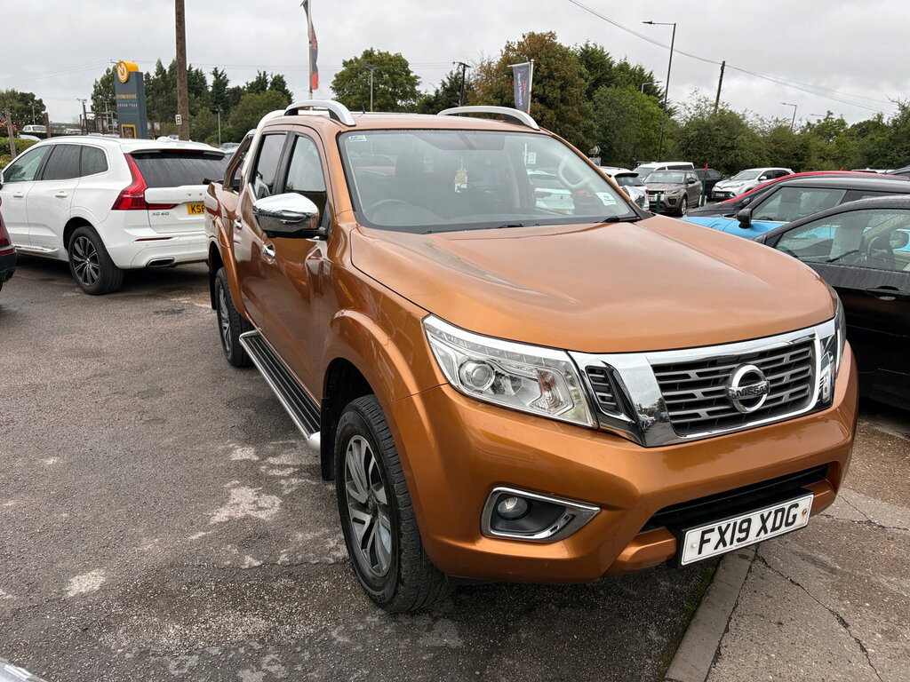 Nissan Navara 2.3 Dci Tekna Pickup Double Cab 4W Yellow #2
