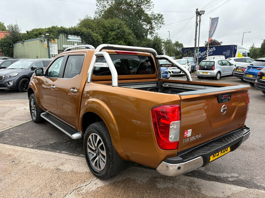 Nissan Navara 2.3 Dci Tekna Pickup Double Cab 4W Yellow #4