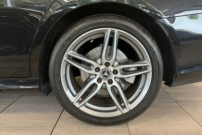 Mercedes-Benz E Class 2.9 E400d Amg Line Premium Plus Saloon Diese Black #4