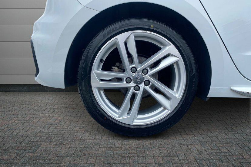 Audi A1 1.0 Tfsi 30 S Line Sportback S Tronic White #4
