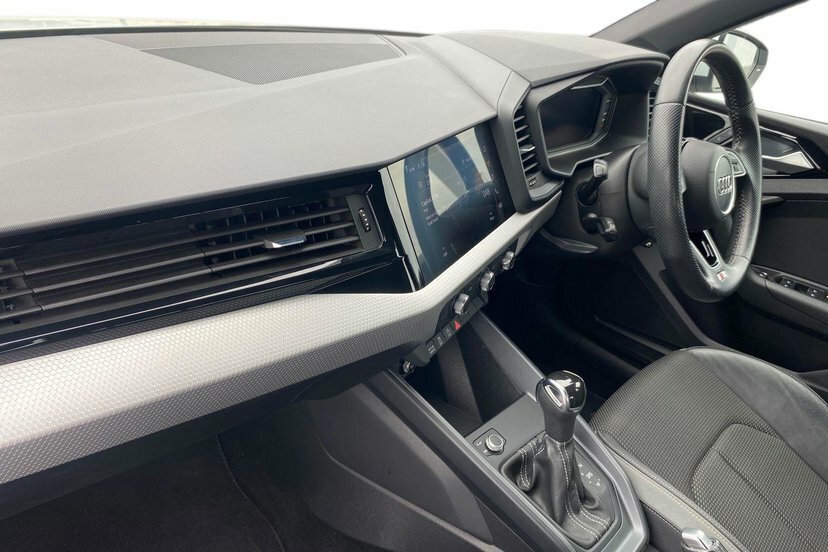 Audi A1 1.0 Tfsi 30 S Line Sportback S Tronic White