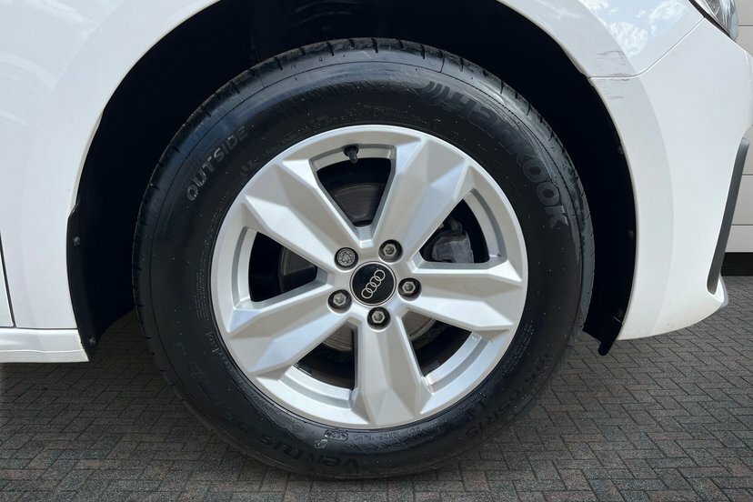 Audi A1 1.0 Tfsi 25 Technik Sportback 9 AB18ACB White #5