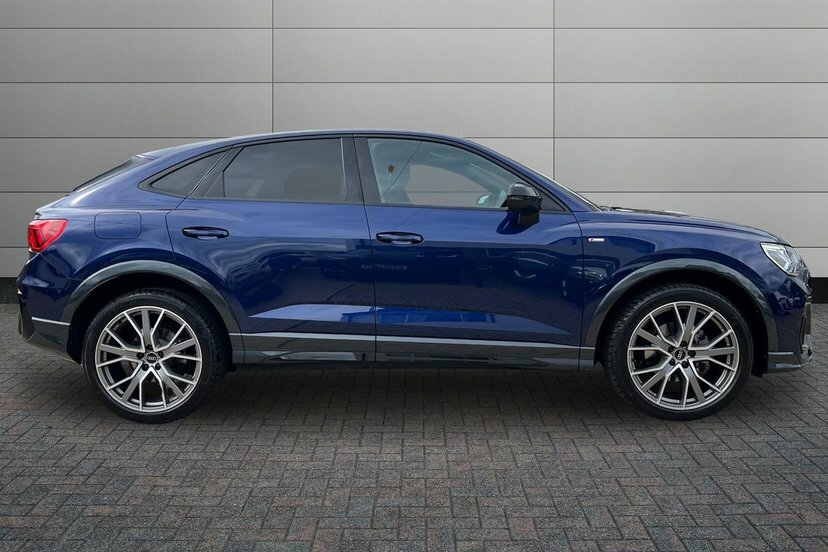Audi Q3 1.5 Tfsi Cod 35 Black Edition Sportback EA74YUO Blue #4