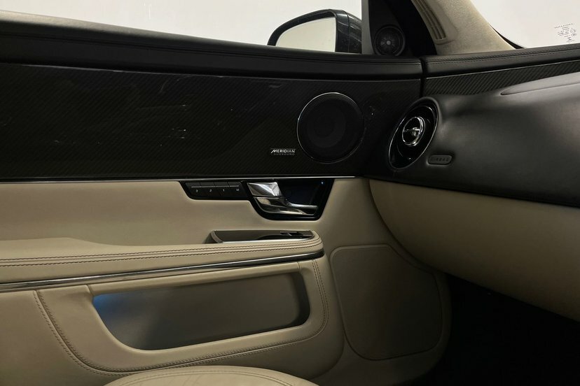 Jaguar XJ Grey #14