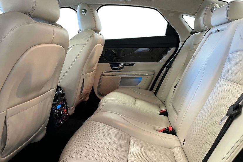 Jaguar XJ Grey #10