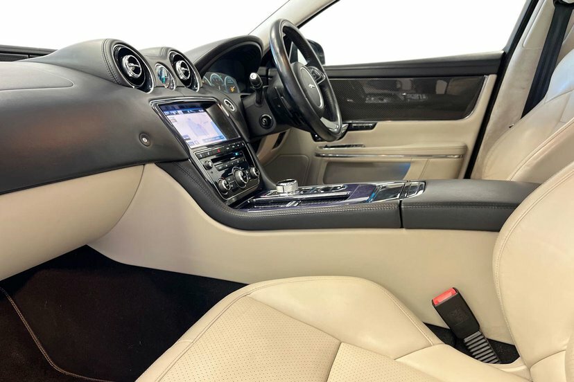 Jaguar XJ 3.0D V6 Portfolio Saloon Euro 5 2 Grey #2