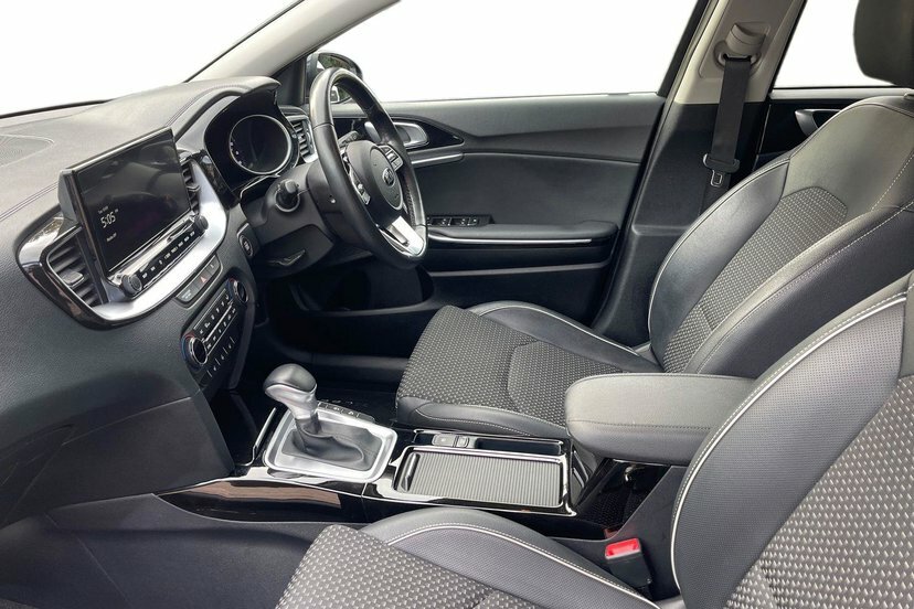 Kia Xceed 1.4 T-gdi 3 Suv Dct 138 Bhp Silver #2