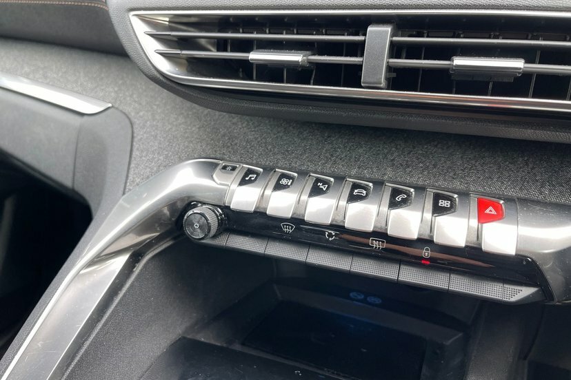 Peugeot 3008 Active Black #46
