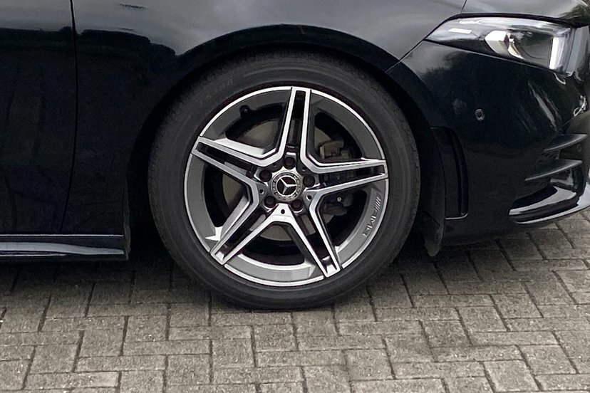 Mercedes-Benz A Class 1.3 A180 Amg Line Premium Hatchback M Black #4