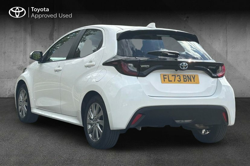 Toyota Yaris 1.5 Vvt-h Icon Hatchback Hybrid E-cvt White #4
