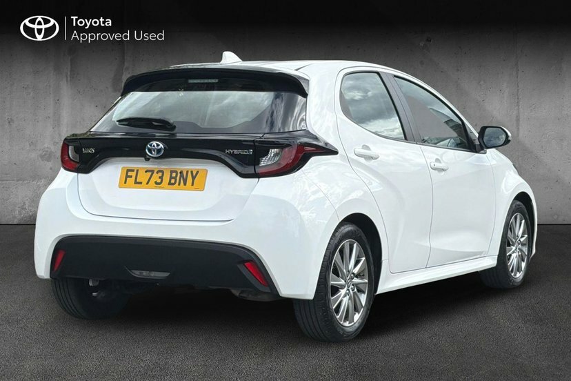 Toyota Yaris 1.5 Vvt-h Icon Hatchback Hybrid E-cvt White #2