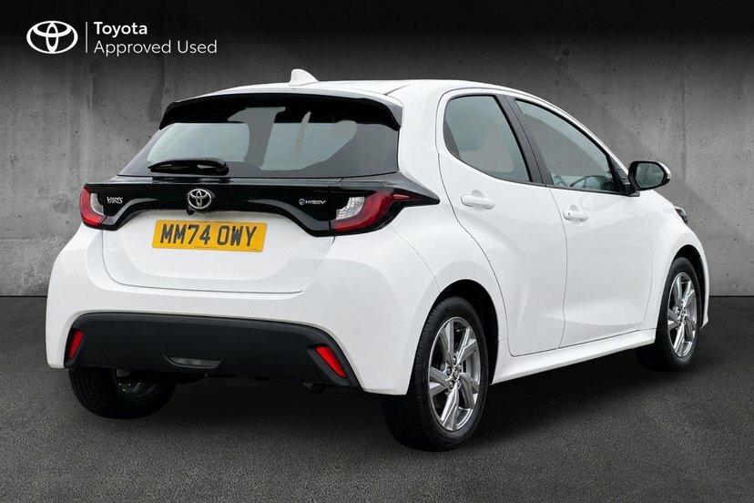 Toyota Yaris 1.5 Vvt-h Icon Hatchback Hybrid E-cvt White #2