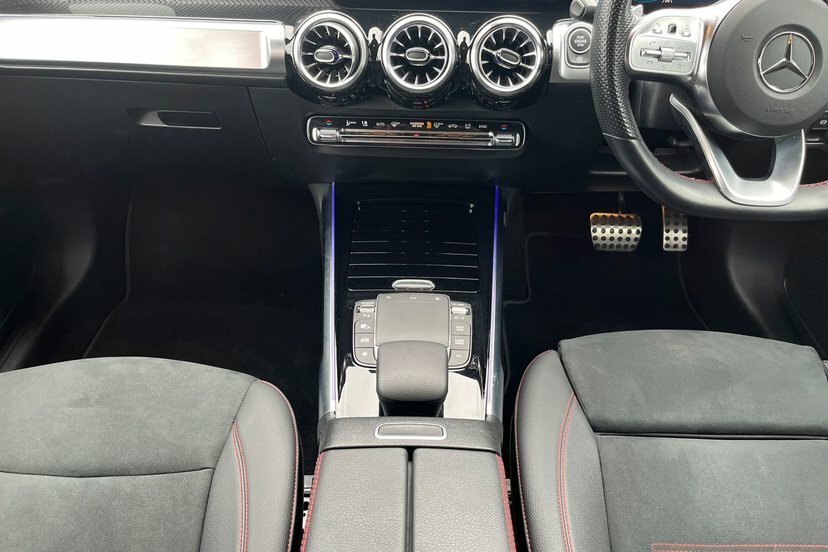 Mercedes-Benz GLB Class Suv White #8