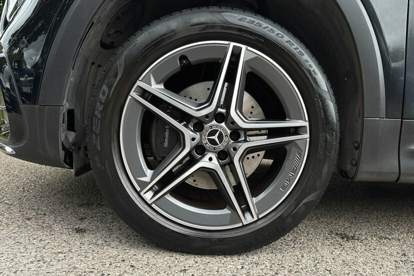 Mercedes-Benz GLB Class 1.3 Glb200h Mhev Amg Line Premium Suv Black #4