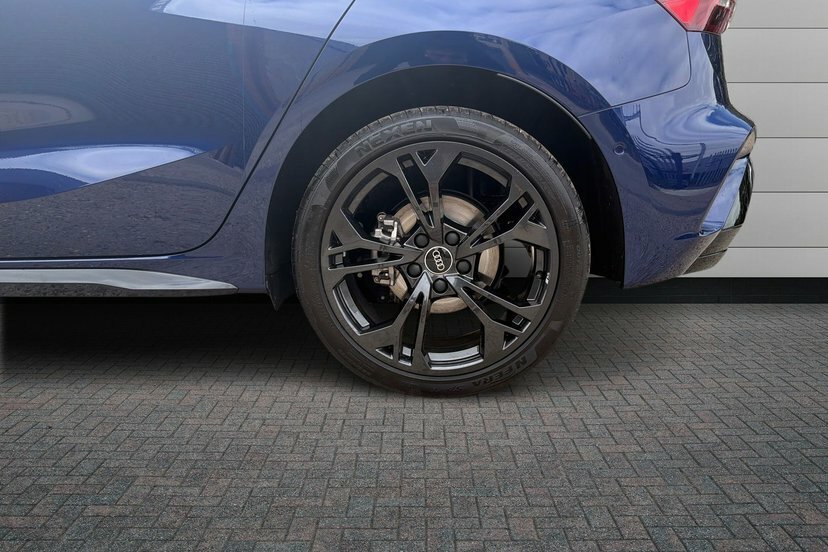 Audi A3 1.5 Tfsie Black Edition Sportback Plug- Blue #5