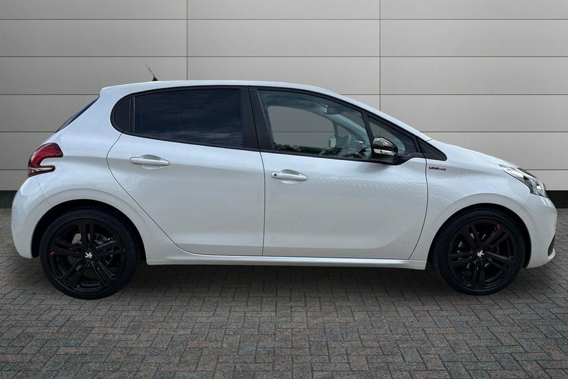 Peugeot 208 1.5 Bluehdi Gt Line Hatchback 1 White #4