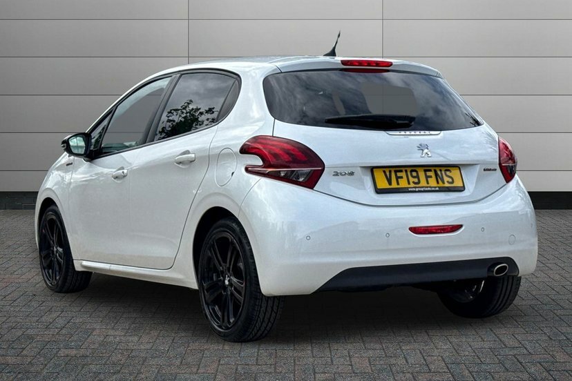 Peugeot 208 1.5 Bluehdi Gt Line Hatchback 1 White #3