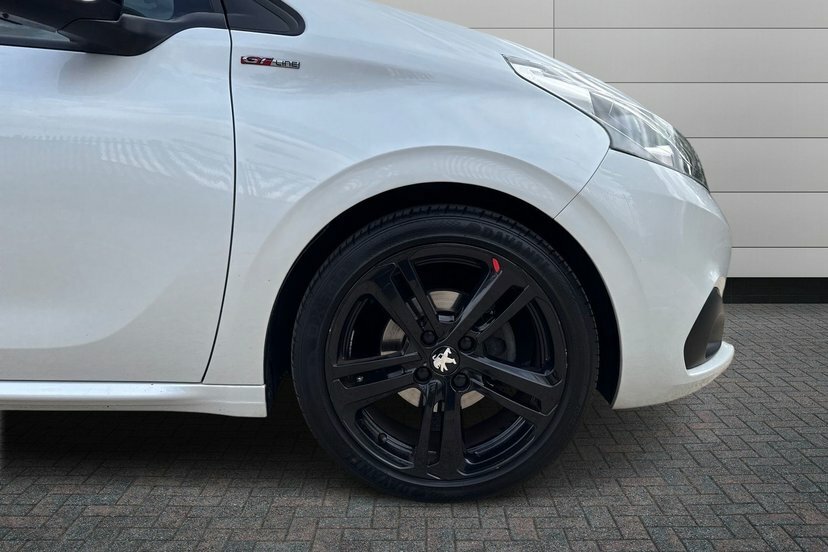 Peugeot 208 1.5 Bluehdi Gt Line Hatchback 1 White #5