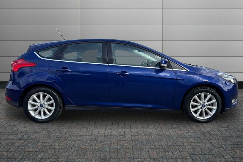Ford Focus 1.0T Ecoboost Titanium Hatchback Blue #3