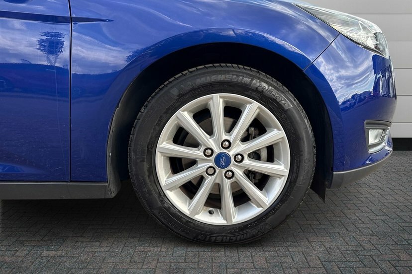 Ford Focus 1.0T Ecoboost Titanium Hatchback Blue #4