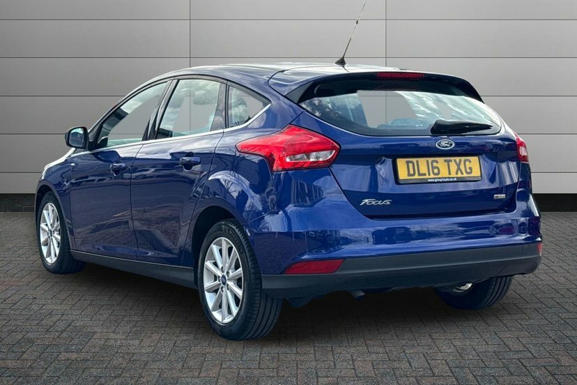 Ford Focus 1.0T Ecoboost Titanium Hatchback Blue #2