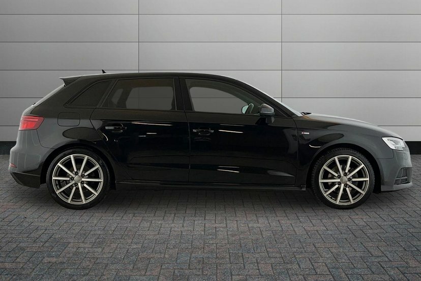 Audi A3 1.5 Tfsi Cod Black Edition Sportback S EF18XOW Black #4