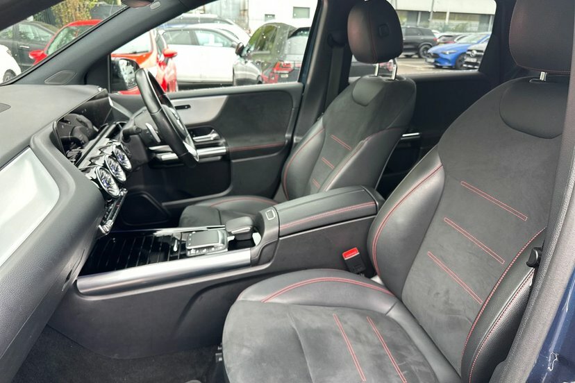 Mercedes-Benz B Class Hatchback Blue #31