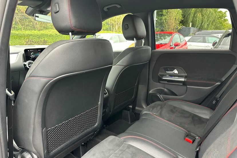 Mercedes-Benz B Class Hatchback Blue #28