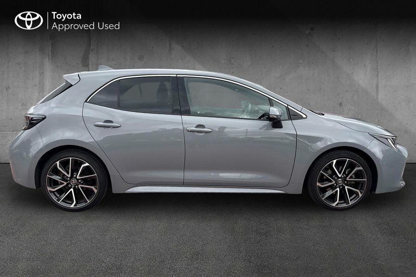 Toyota Corolla Hatchback Black #16