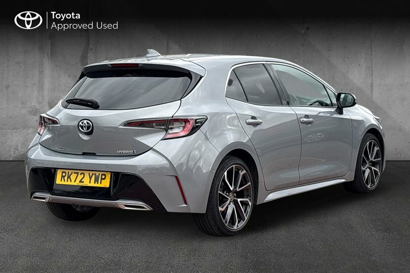 Toyota Corolla Hatchback Black #2