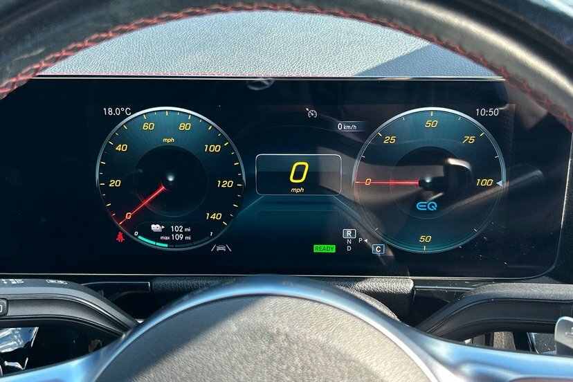 Mercedes-Benz EQA Eqa 300 66.5Kwh Amg Line 4Matic Red #6