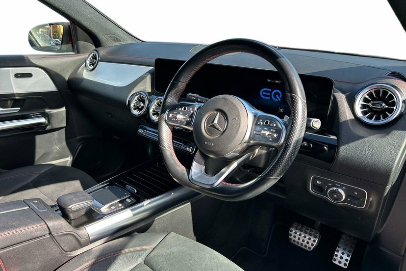 Mercedes-Benz EQA Eqa 300 66.5Kwh Amg Line 4Matic Red #5