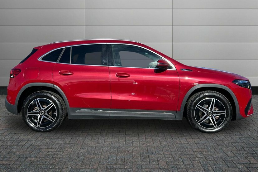 Mercedes-Benz EQA Eqa 300 66.5Kwh Amg Line 4Matic Red #3