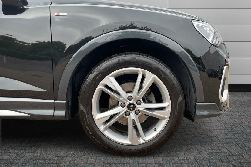 Audi Q3 1.5 Tfsi Cod 35 S Line Sportback S Tron AE23WVA Black #5