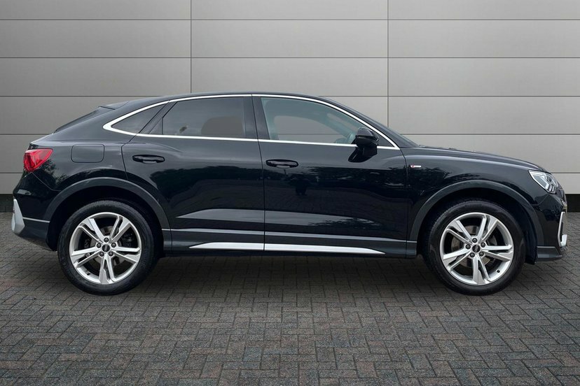 Audi Q3 1.5 Tfsi Cod 35 S Line Sportback S Tron AE23WVA Black #4
